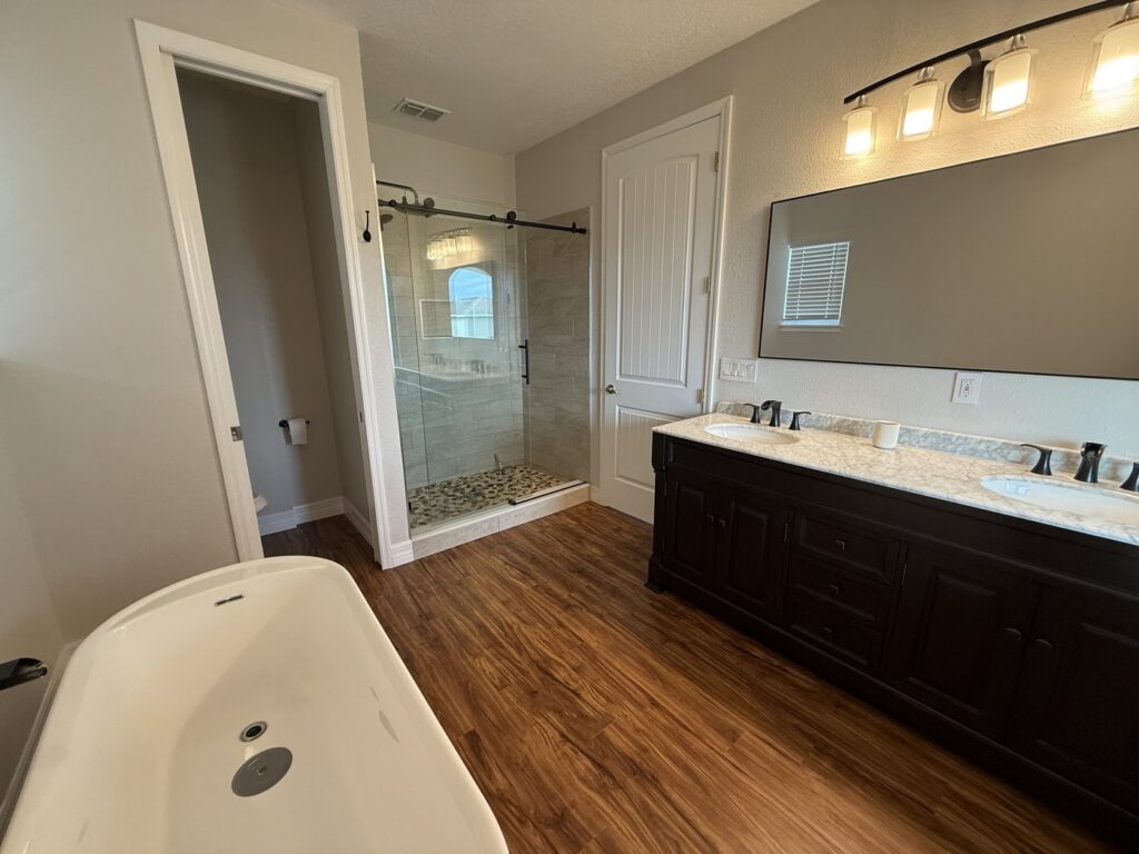 Main Master En-suite